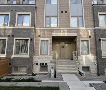 230 - 131 HONEYCRISP CRESCENT — 3 Bedroom - Photo 1