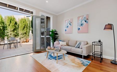 3 Bed, 2 Bath - Photo 4