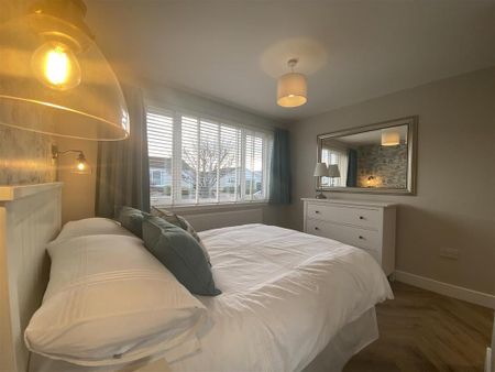 2 bedroom semi-detached bungalow to rent - Photo 3