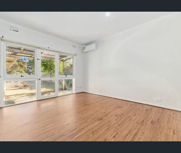 Spacious 3-4 bed Family Home with in walking distance to the Beach - Photo 3
