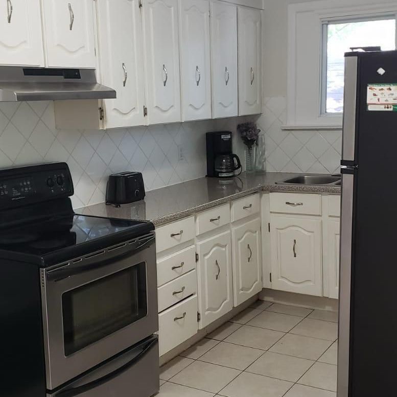 For Lease - 256 Hillside Drive, Mississauga, Ontario - Photo 1