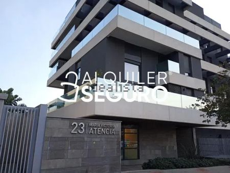 Alquiler de piso en Avenida María Victoria Atencia - Photo 2