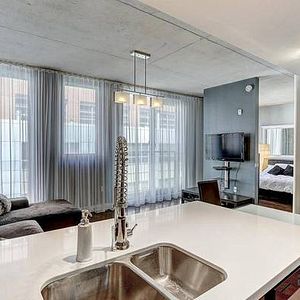 Montreal Furnished Condo Rental - Gorgeous 2 Bed, 2 Bath in Old Port - Photo 2