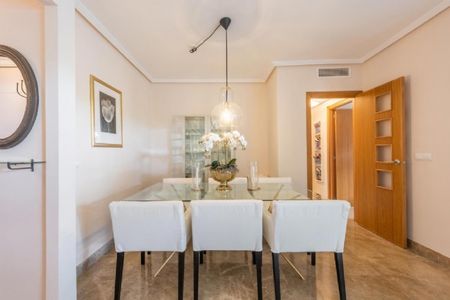 2 Bedroom Apartment For Rent in Estepona, Málaga - Photo 4