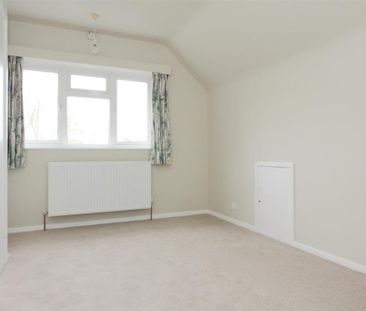 4 bedroom detached house to rent - Photo 3