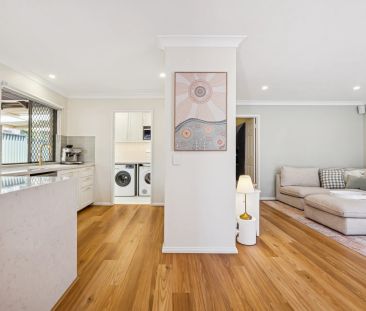 This beautifully renovated street-front villa presents an outstandi... - Photo 4