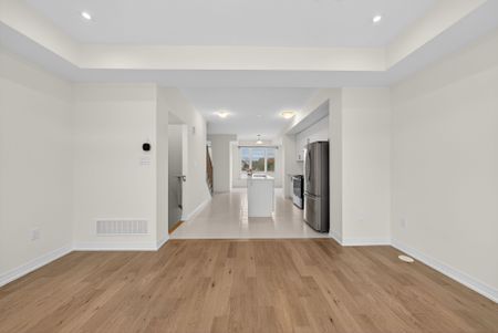 For Lease - 50 Lilac Lane, Thorold, Ontario - Photo 2