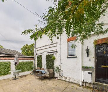 2 bedroom maisonette to rent - Photo 1