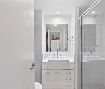 Top Floor Apartment, Super Convenient Location - Photo 6