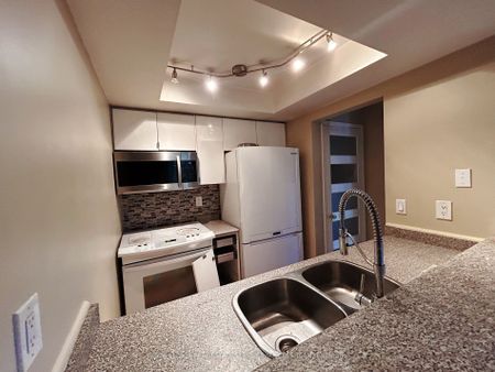 For Lease - 101 Bristol Road Unit# 213, Mississauga, Ontario - Photo 4