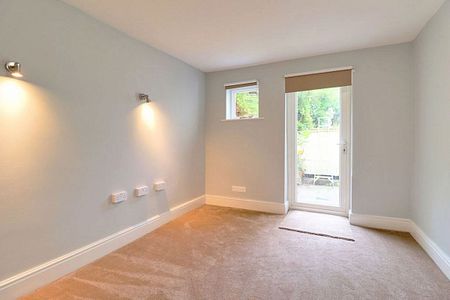 A 2 Bedroom Flat in Queens Road GL50 2LT - Photo 3