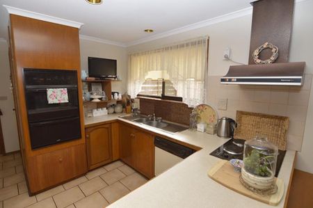 Perfect Family Home - Photo 2