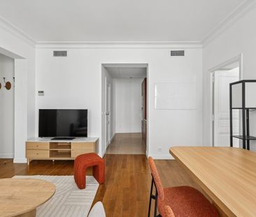 Location Appartement 2 pièces Meublé 53m² PARIS 8ème - Photo 2