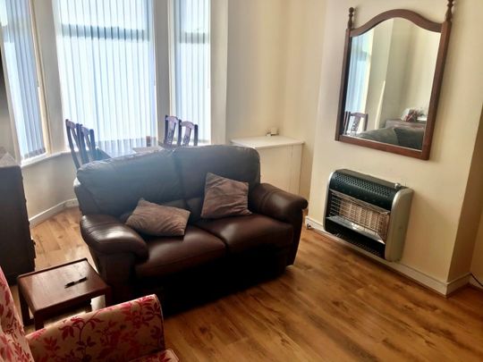 Room in a Shared House, Brideoak Street, M8 - Photo 1