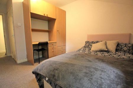 4 bedroom apartment to rent - Photo 5