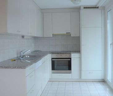 "grosszügige, moderne 3.5-Zimmer-Wohnung mit grossem Balkon" - Photo 2