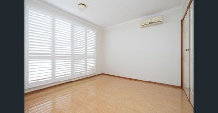 Stunning Family Home in Prime Location! - Photo 4