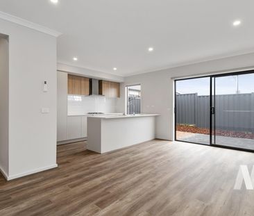 29 Mettle Street, Clyde North VIC 3978 - Townhouse For Rent | Domain - Photo 4