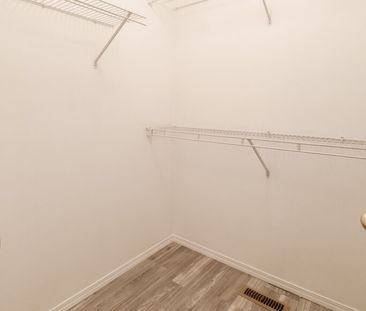 🏡 Charming 2 Bedroom - Photo 3
