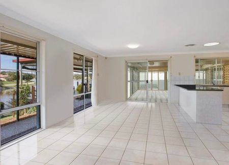 Burleigh Waters - Photo 2