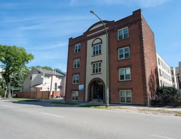 370 Stradbrook Avenue | 370 Stradbrook Avenue, Winnipeg - Photo 1