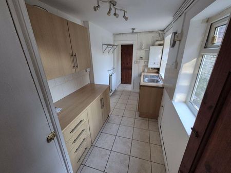 2 bedroom terraced house to rent - Photo 5