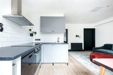 1 bedroom flat in Islington - Photo 5