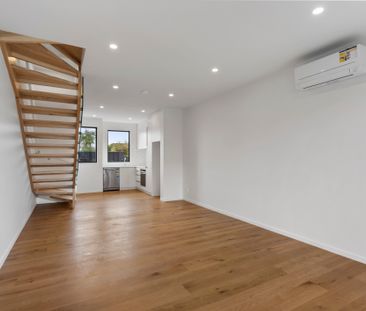 Modern Luxury - Unbeatable Location - Photo 2