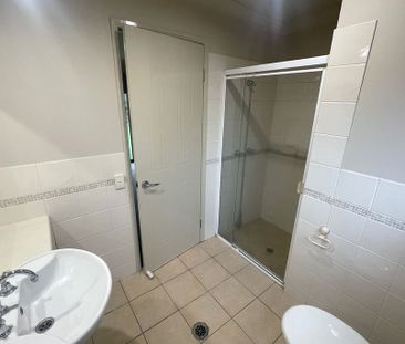 Stones throw to Coomera River - Photo 5