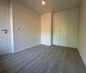 Vernieuwd appartement met 1 slaapkamer en terras - Photo 3