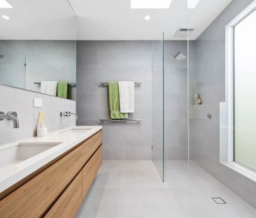 LUXURIOUS FAMILY LIVING IN THE HEART OF PARKDALE! - Photo 6