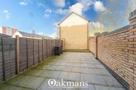 4 bedroom end of terrace house to rent - Photo 2