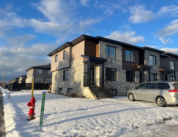 À louer / Maison à étages - Photo 1