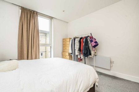 Times Square, Aldgate, E1 - Photo 4