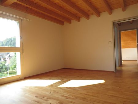 Modern 4.5-Zimmer-Maisonette-Wohnung in idyllischer Lage - Foto 3