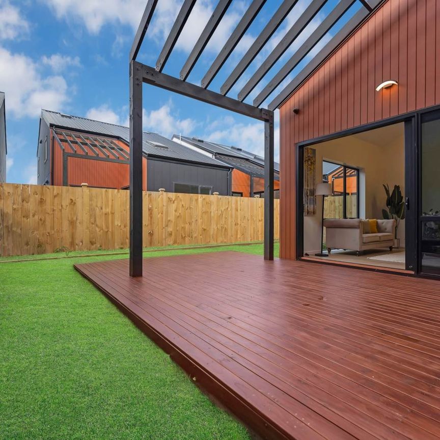 Modern living in Karaka - Photo 1