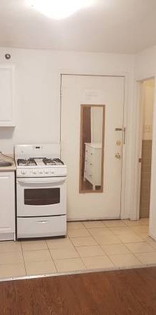 Toronto Bachelor Apt Available Utility Inclusive - Photo 1