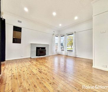 Charming Family Home - Photo 6