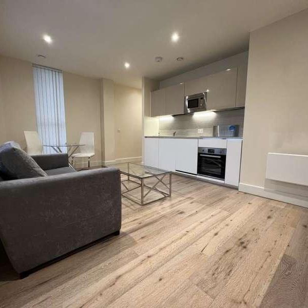 Mondial Way, Hayes, UB3 - Photo 1