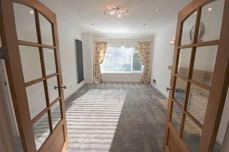 Woburn Drive, Altrincham - Photo 3