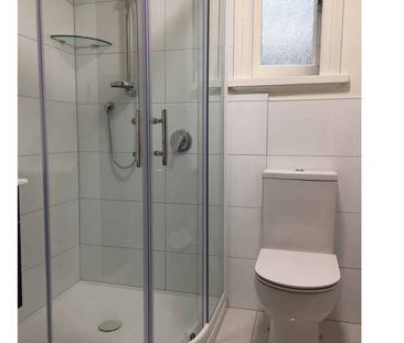 Fully Furnished Ensuite room on London Street - Photo 4