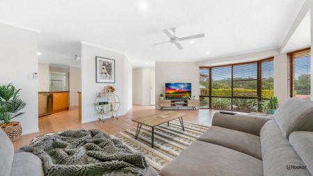 SPACIOUS THREE BEDROOM PLUS STUDY HOME - GREAT LOCATION - Photo 2