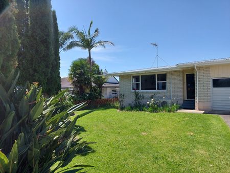Sunny Two-Bedroom Unit in the Heart of Cherrywood - Cherrywood - Photo 4