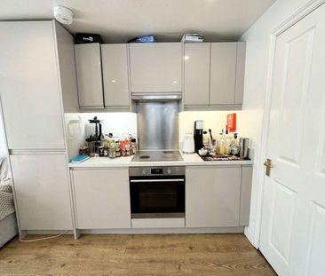 6 bed HMO working professionals in Winchester - Photo 3