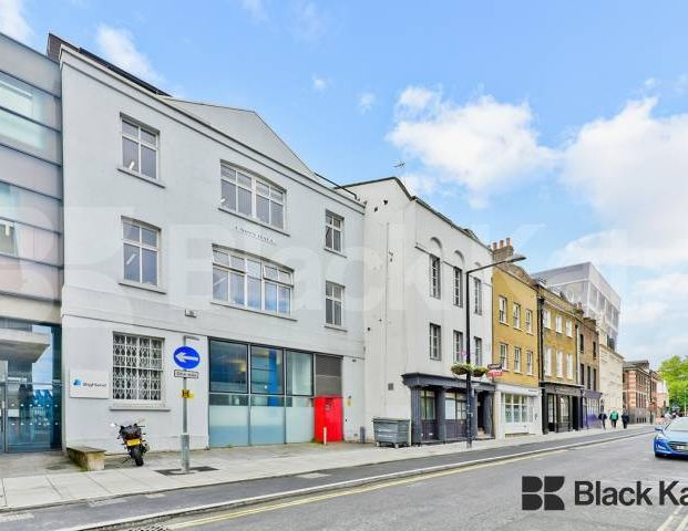 Superbly located to numerous amenities and transport links - Photo 1