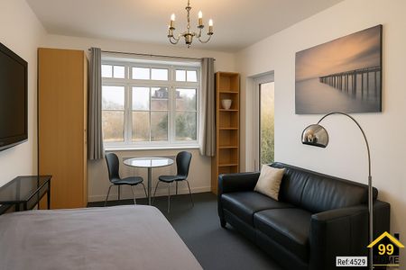 3 bed Flat in Kings Road Chelsea, London, SW10 0TP - Photo 2