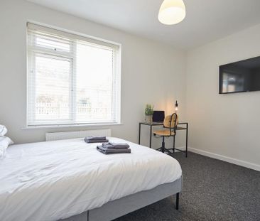 6 bedroom semi-detached house to rent - Photo 3