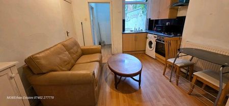 1 bedroom flat to rent - Photo 2