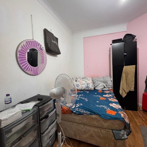 Room in a Shared House, Denbigh Road, E6 - Photo 1