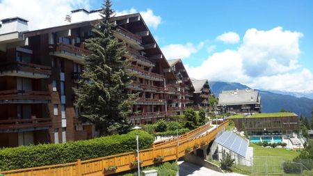 Appartement à louer à la semaine sur la place du village - Photo 3